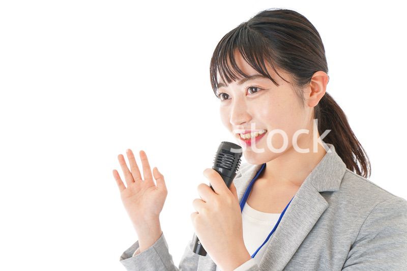 プレゼンをするビジネスウーマン