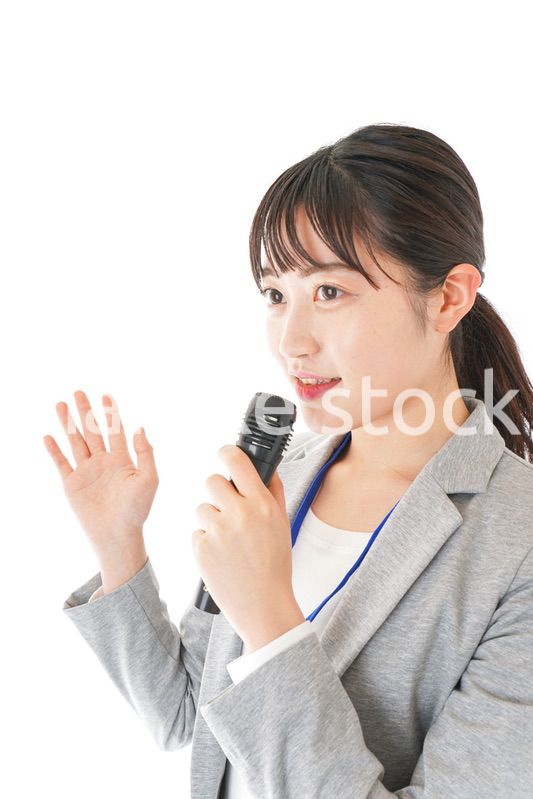 プレゼンをするビジネスウーマン