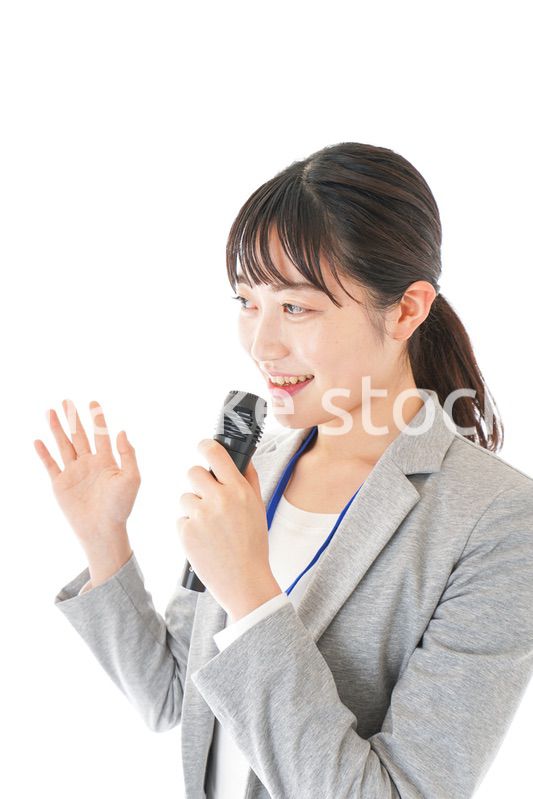 プレゼンをするビジネスウーマン