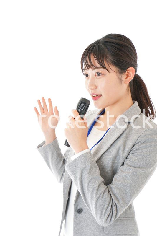 プレゼンをするビジネスウーマン