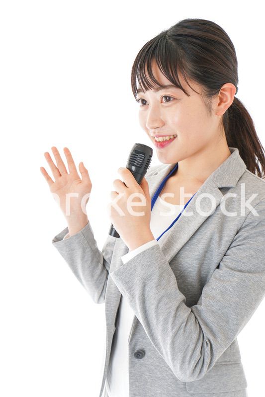 プレゼンをするビジネスウーマン