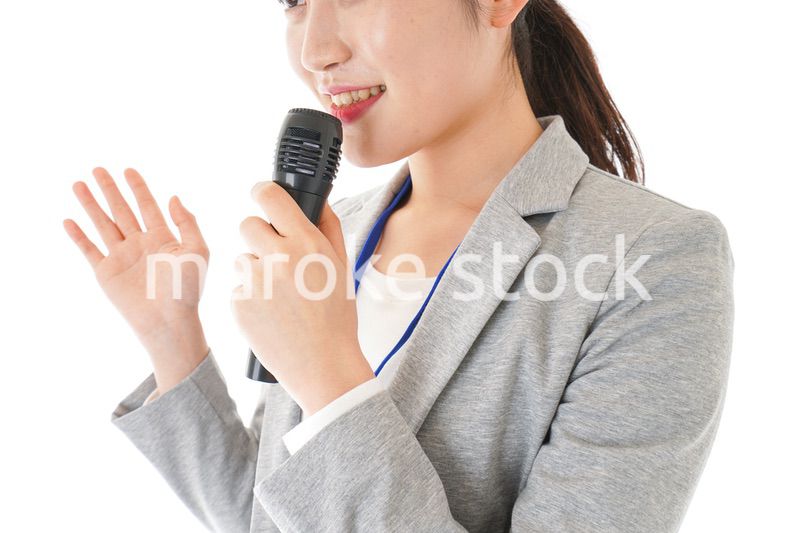 プレゼンをするビジネスウーマン