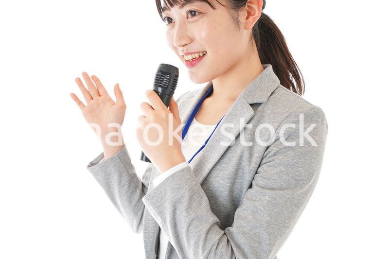 プレゼンをするビジネスウーマン