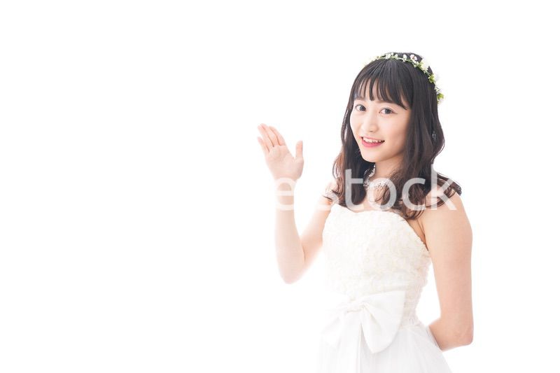 紹介をするドレス姿の花嫁