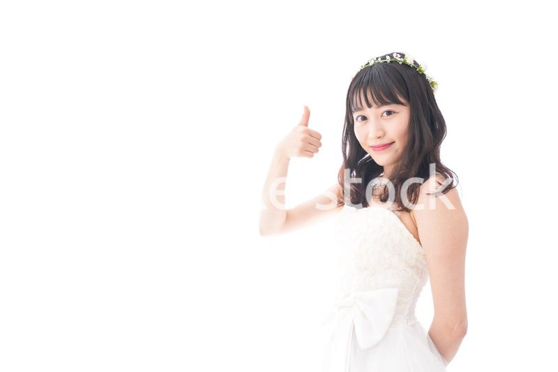 OKサインをするドレス姿の花嫁