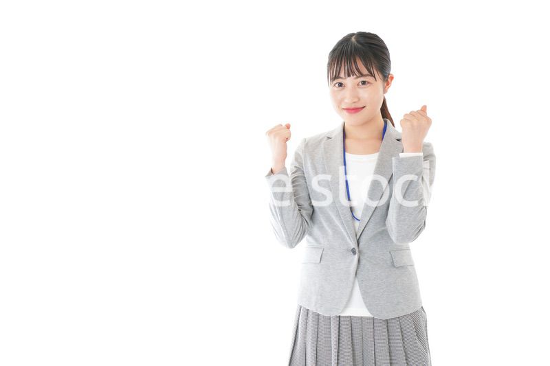 ガッツポーズをする若いキャリアウーマン
