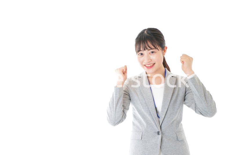 ガッツポーズをする若いキャリアウーマン