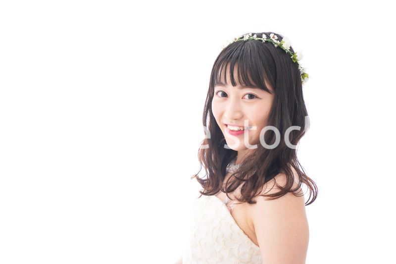 ドレスを着た笑顔の花嫁