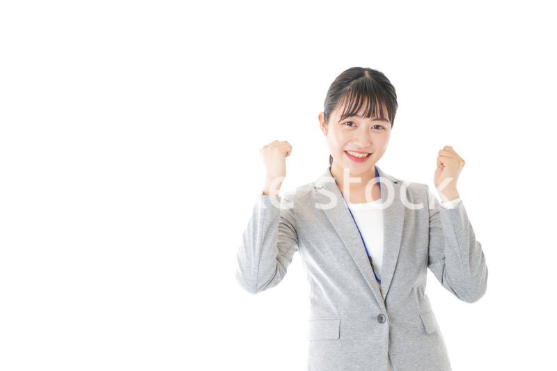 ガッツポーズをする若いキャリアウーマン