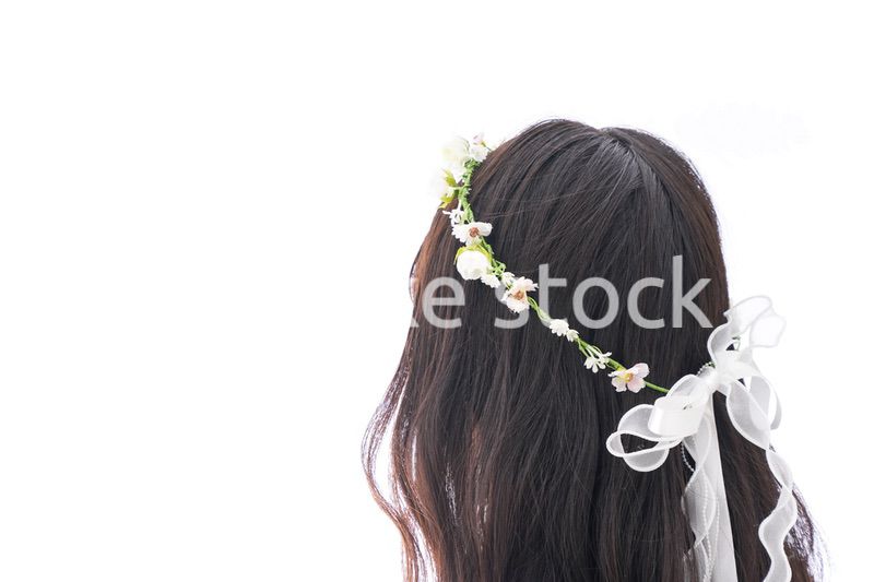 ドレスを着た笑顔の花嫁