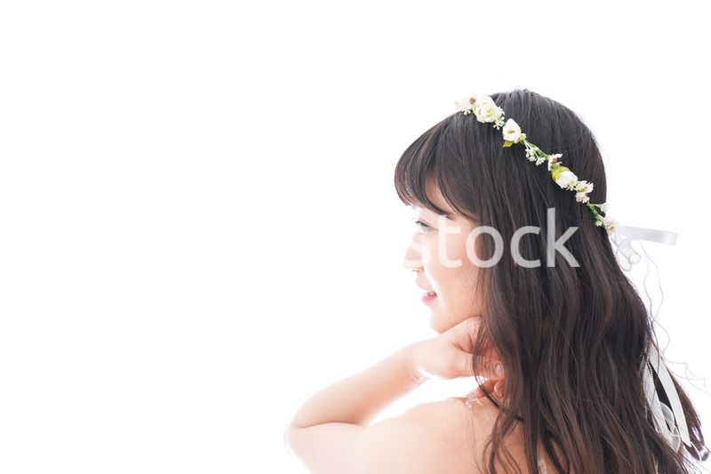 ドレスを着た笑顔の花嫁