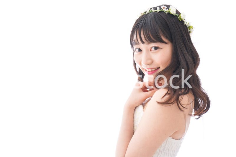 ドレスを着た笑顔の花嫁