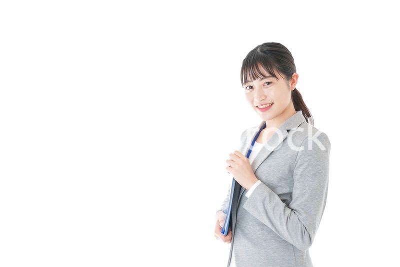 オフィスで働く若いビジネスウーマン