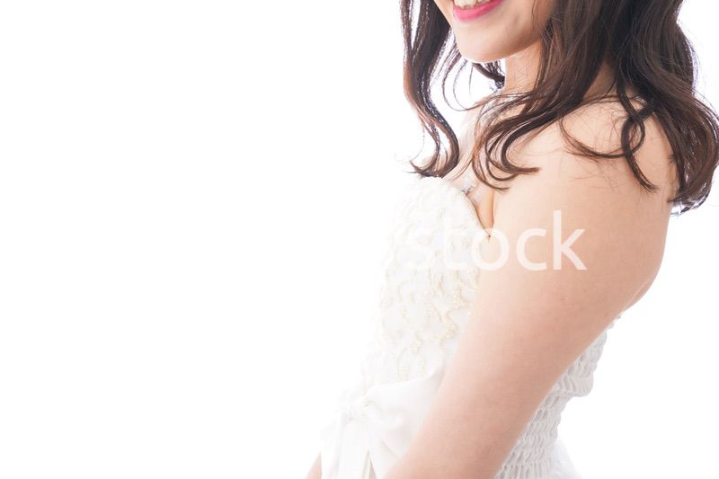 ドレスを着た笑顔の花嫁