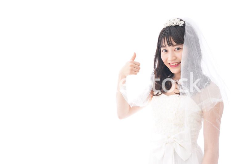 OKサインをするドレス姿の花嫁