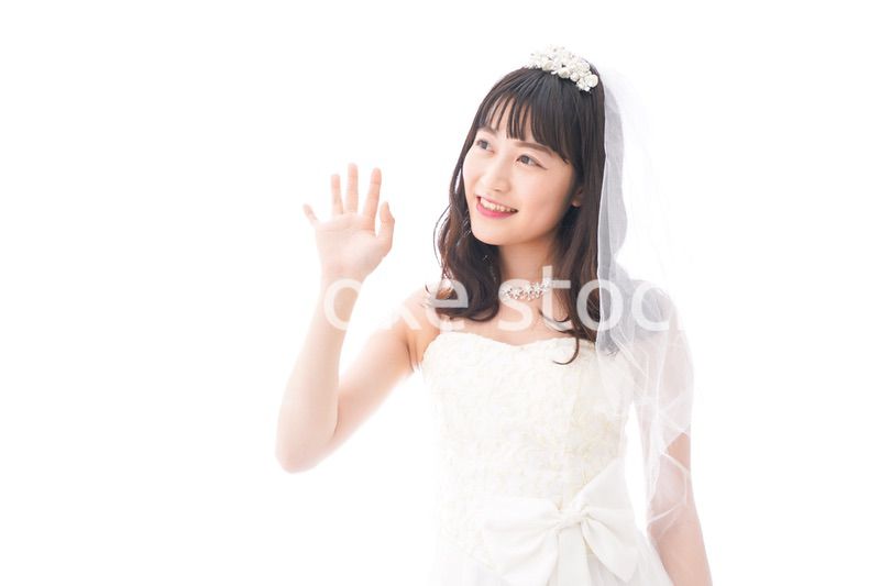 手をふるドレス姿の花嫁