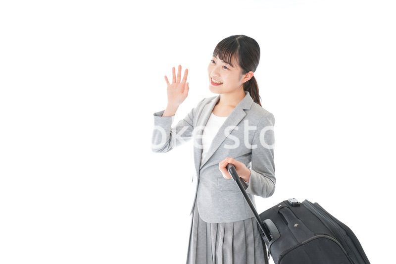 出張に行く若いビジネスウーマン