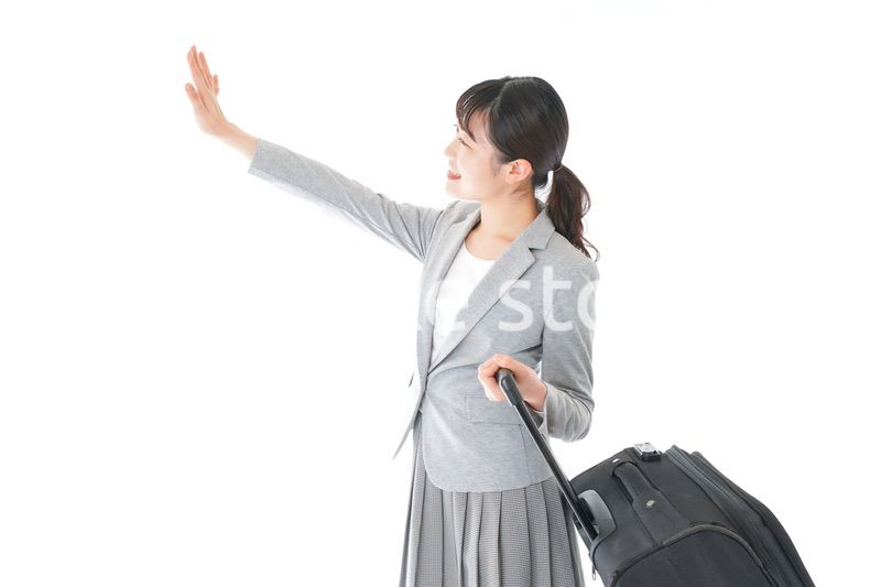 出張に行く若いビジネスウーマン