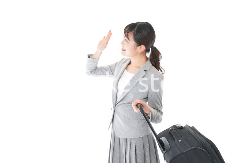 出張に行く若いビジネスウーマン