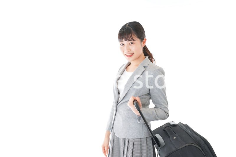 出張に行く若いビジネスウーマン