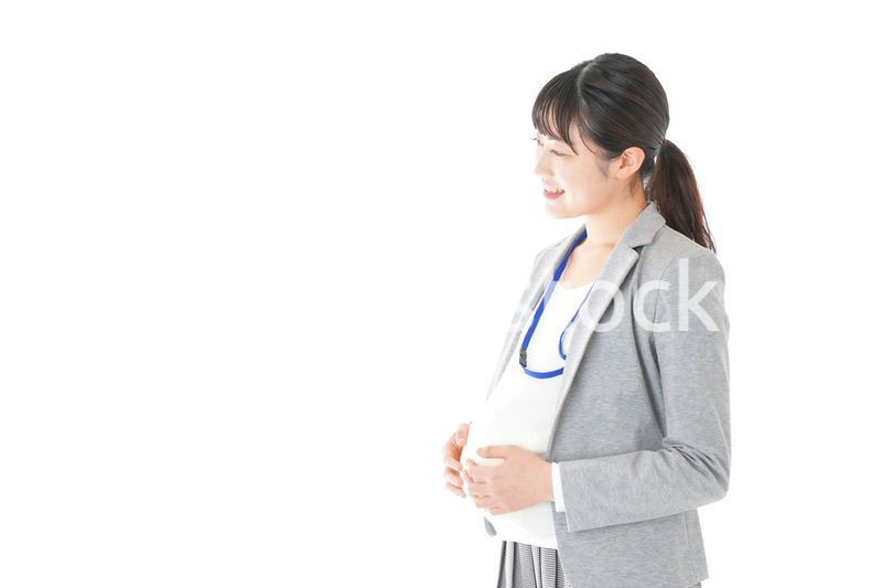 妊娠中の若いビジネスウーマン