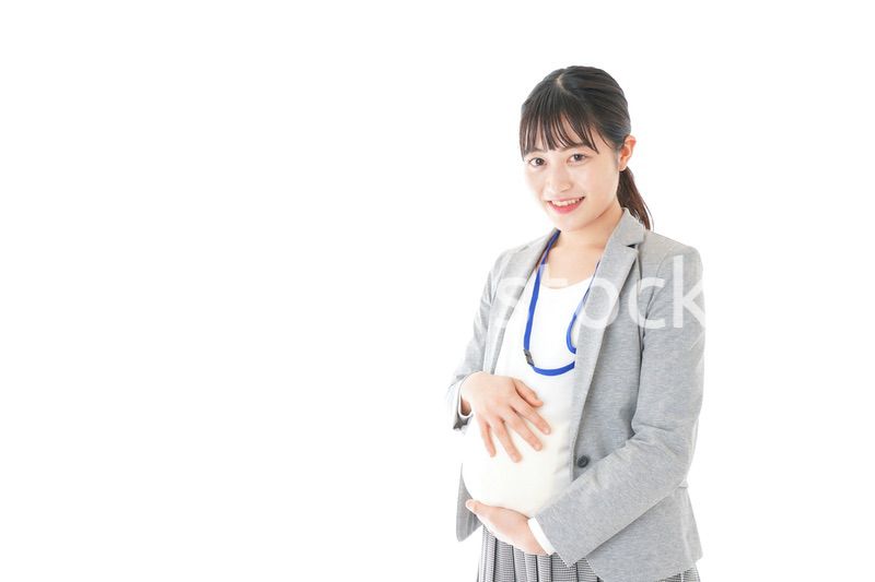 妊娠中の若いビジネスウーマン