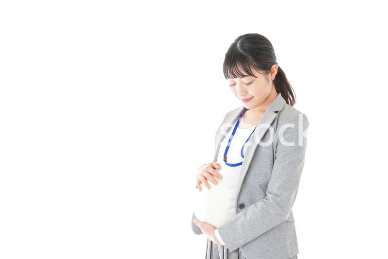 妊娠中の若いビジネスウーマン
