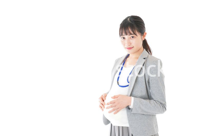 妊娠中の若いビジネスウーマン