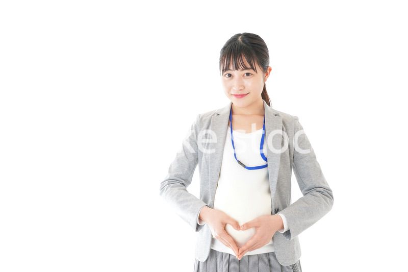 妊娠中の若いビジネスウーマン