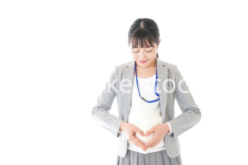 妊娠中の若いビジネスウーマン