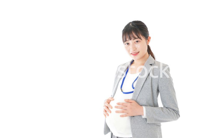 妊娠中の若いビジネスウーマン