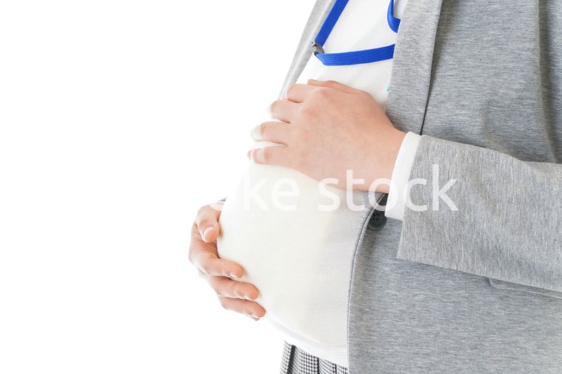 妊娠中の若いビジネスウーマン