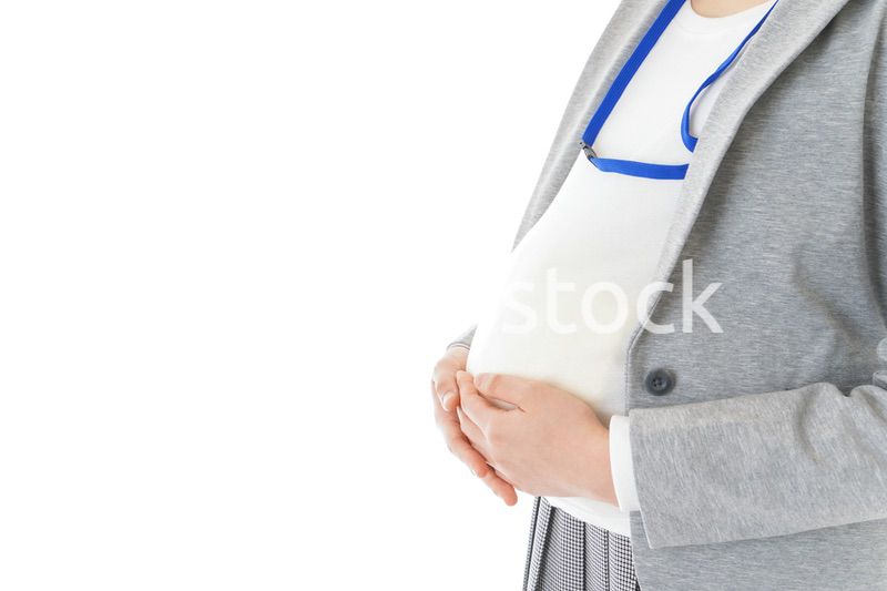 妊娠中の若いビジネスウーマン