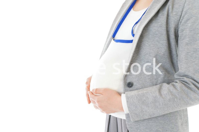 妊娠中の若いビジネスウーマン