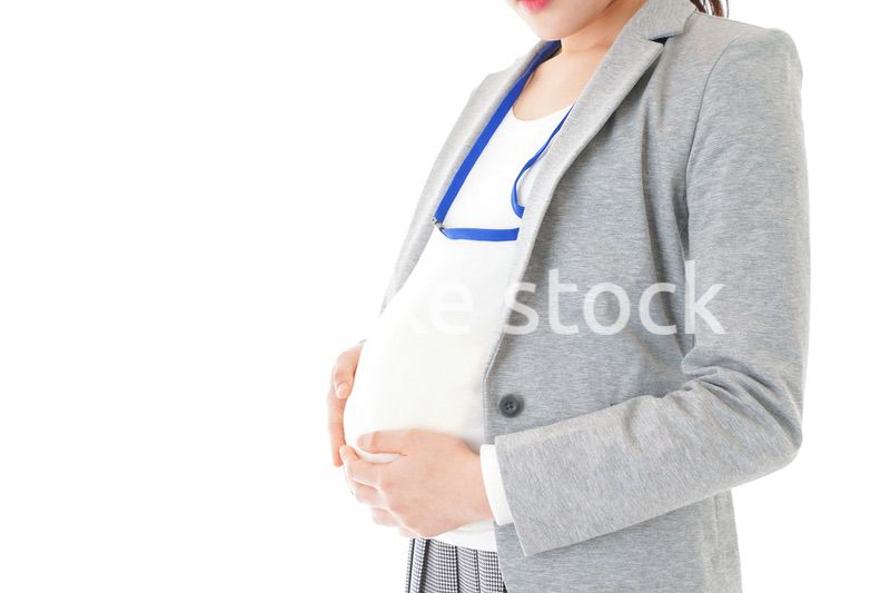 妊娠中の若いビジネスウーマン