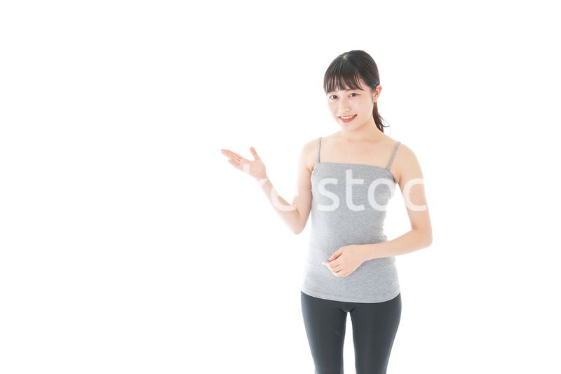 スポーツのアドバイスをする若い女性