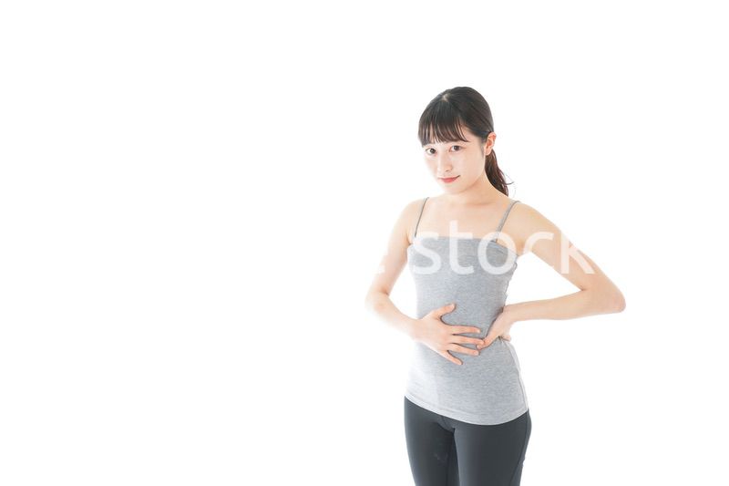 ダイエットをする若い女性