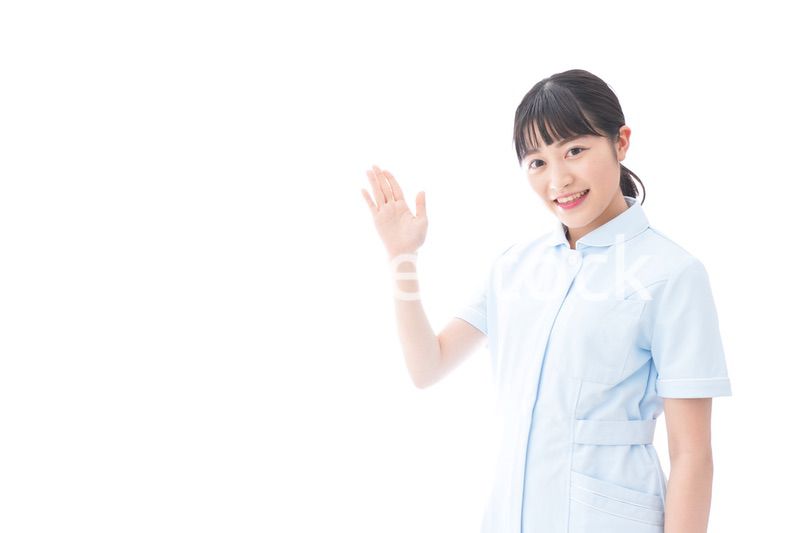 指をさす若い看護師