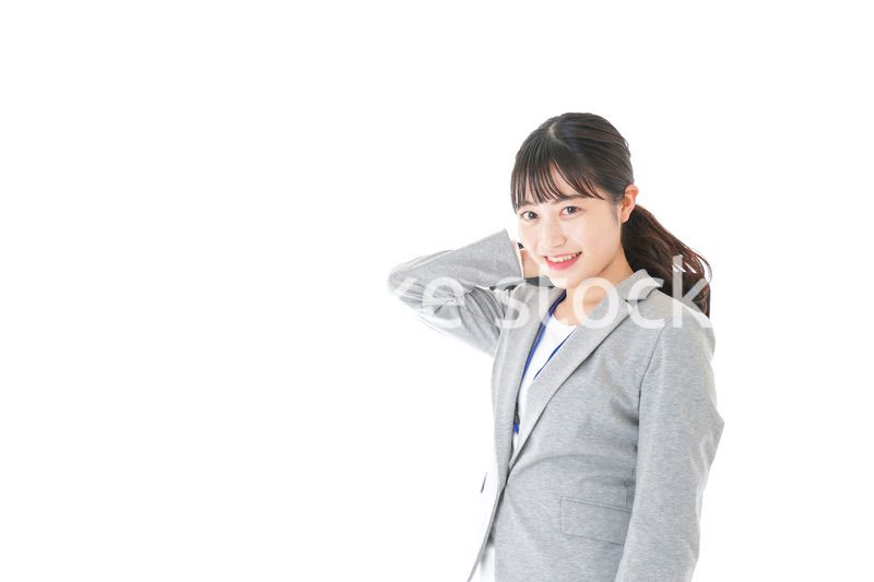 外回り営業をする若いキャリアウーマン