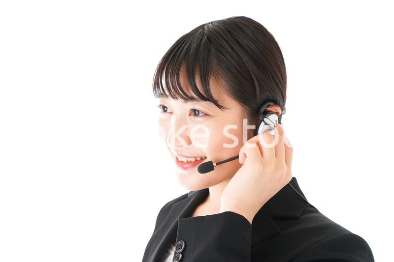 若い女性オペレーター・同時通訳イメージ