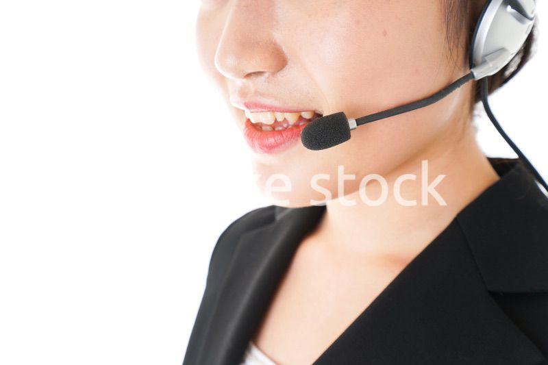 若い女性オペレーター・同時通訳イメージ