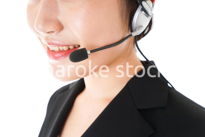 若い女性オペレーター・同時通訳イメージ