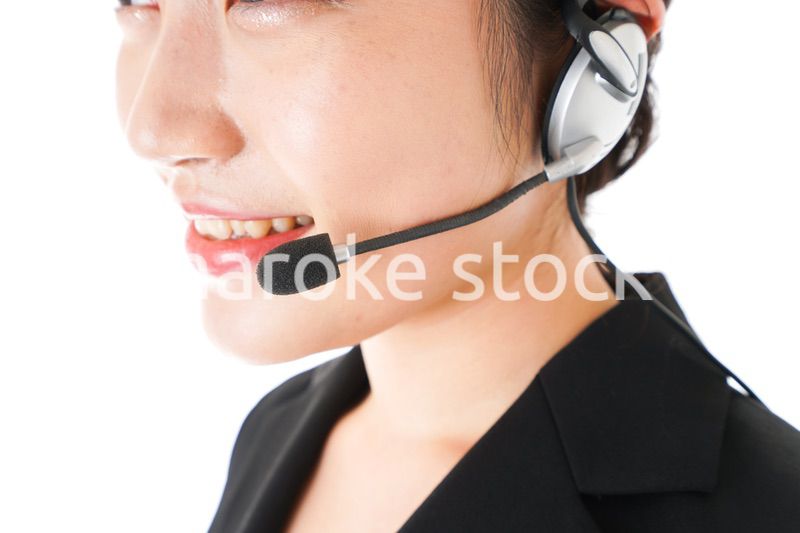 若い女性オペレーター・同時通訳イメージ