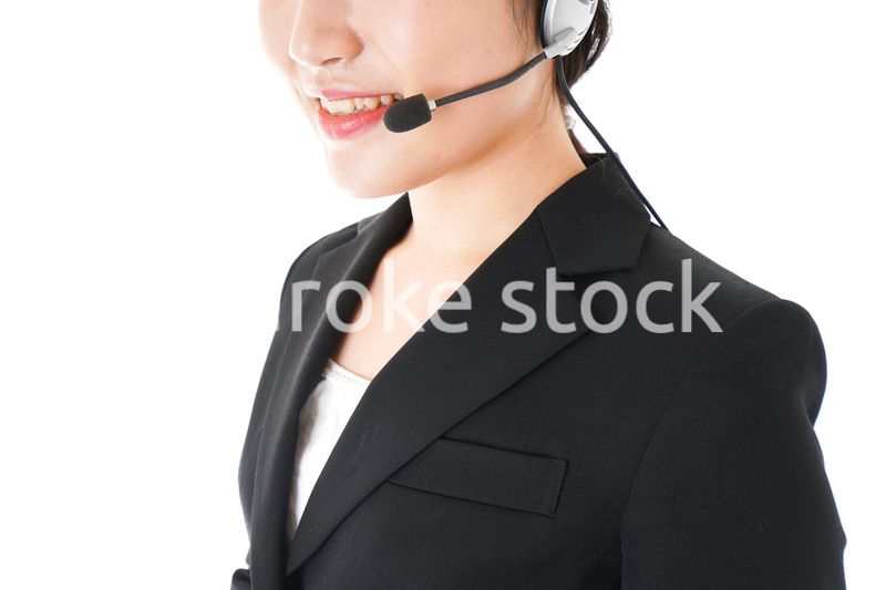 若い女性オペレーター・同時通訳イメージ