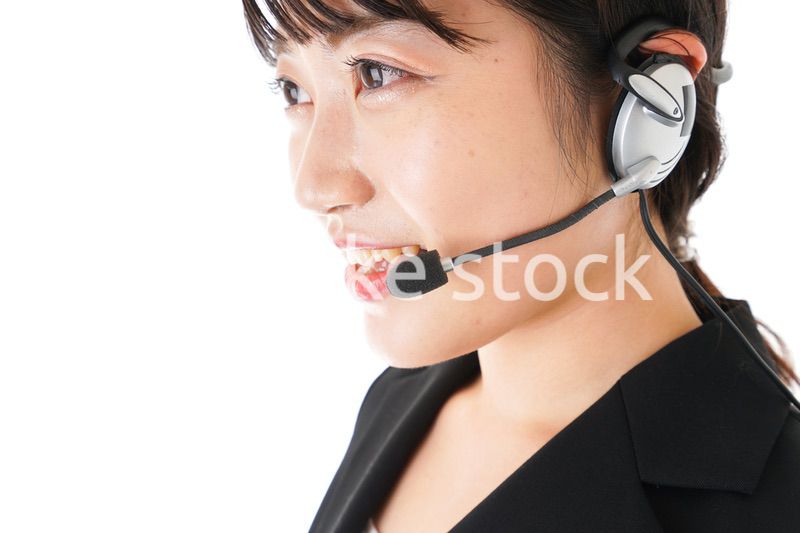 若い女性オペレーター・同時通訳イメージ