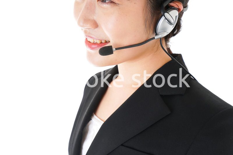若い女性オペレーター・同時通訳イメージ