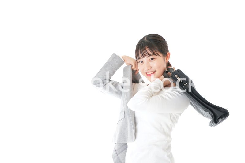 外回り営業をする若いキャリアウーマン