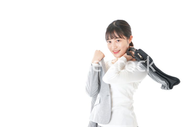 外回り営業をする若いキャリアウーマン