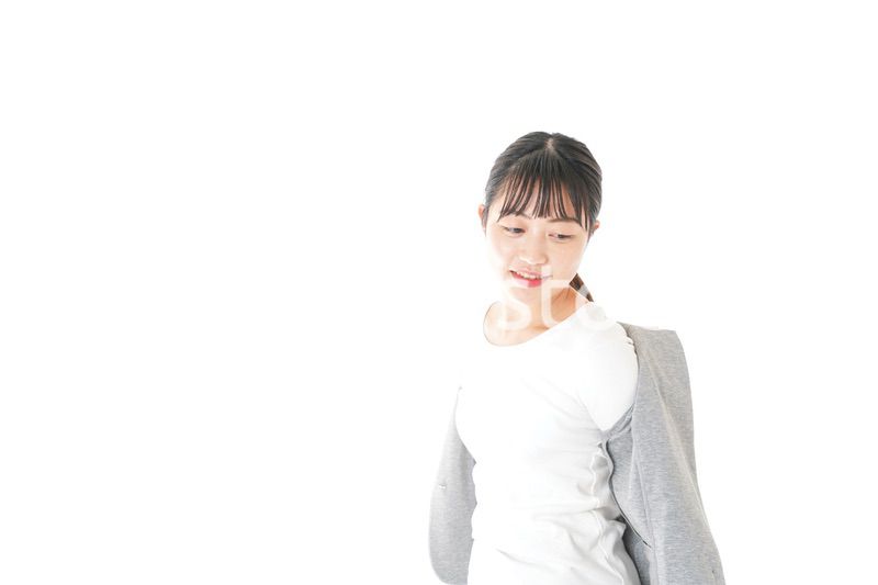 スーツを着るビジネスウーマン