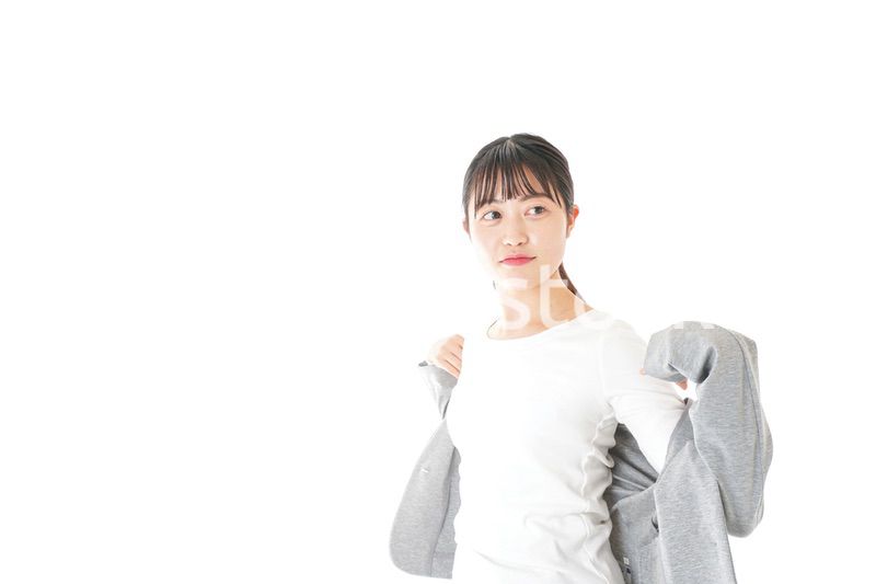 スーツを着るビジネスウーマン